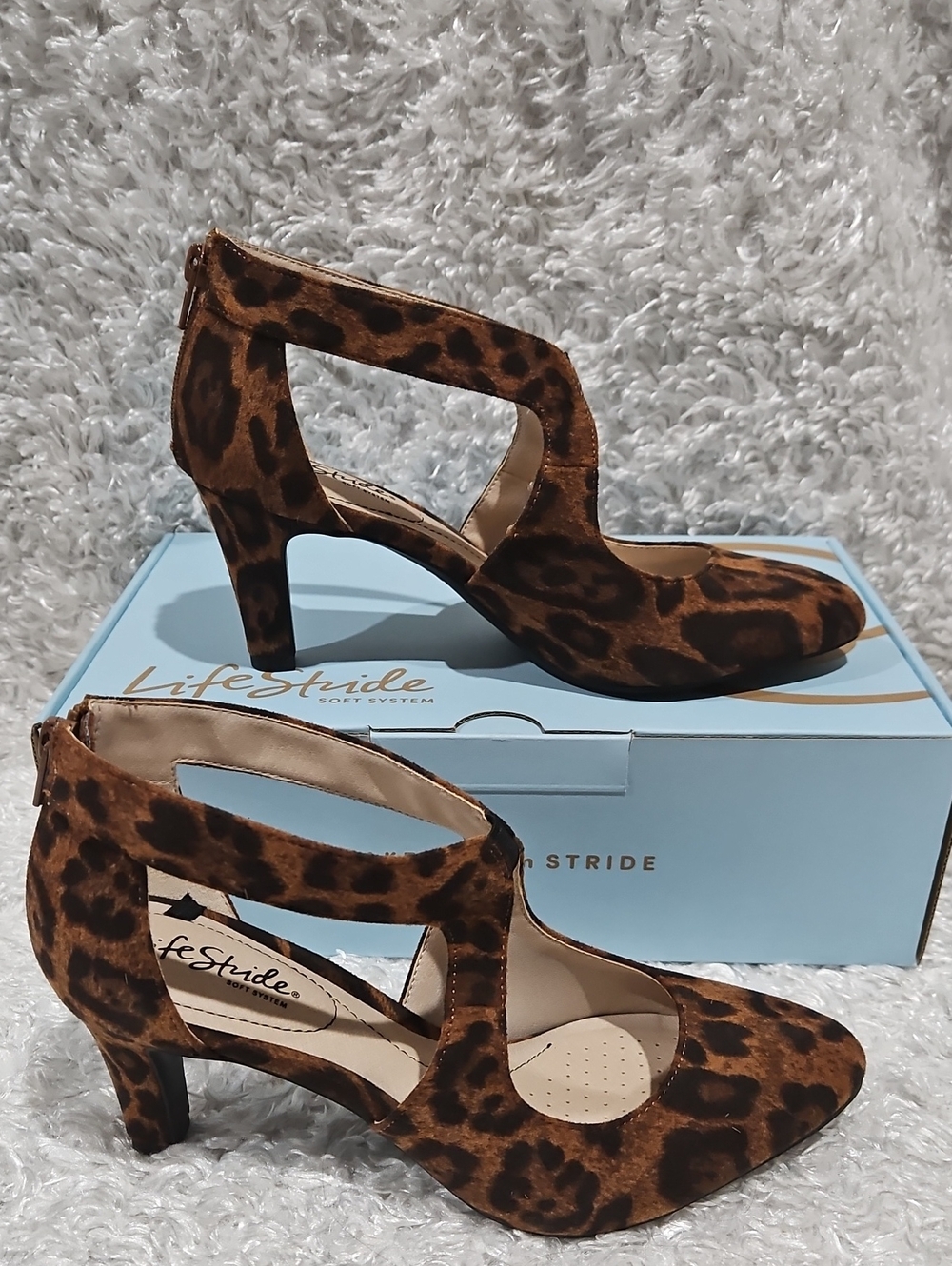 Life Stride Brown Leopard Cutout Pump